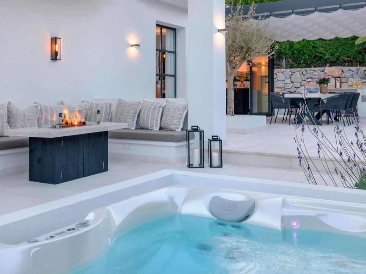 Vacation Marbella I Villa Lina, Golf Valley, Private Heated Pool, Jacuzzi, Close To The Marina