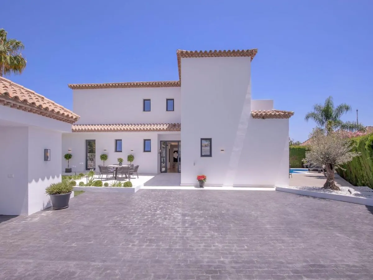 Vacation Marbella I Villa Lina, Golf Valley, Private Heated Pool, Jacuzzi, Close To The Marina